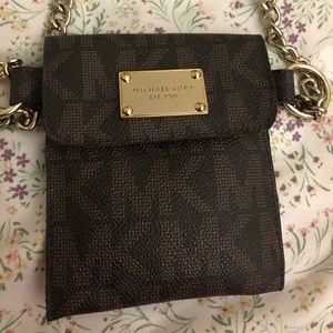 💛MK Waist Purse with gold chain clasp💛